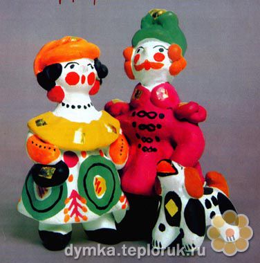 Дымковская игрушка "Дама с собачкой и кавалером"
