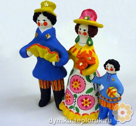 Дымковская игрушка "Семейка на прогулке"
