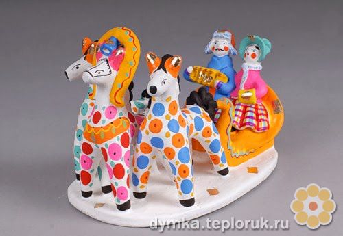 Дымковская игрушка "Конный экипаж с парочкой"