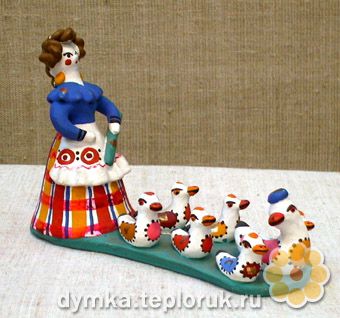 Дымковская игрушка "Девушка с гусями"